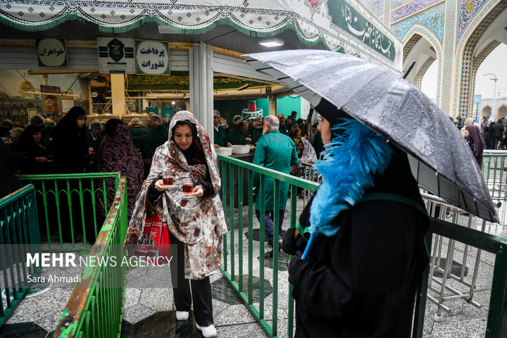 پذیرایی از زائران در چایخانه های حرم مطهر امام رضا علیه السلام