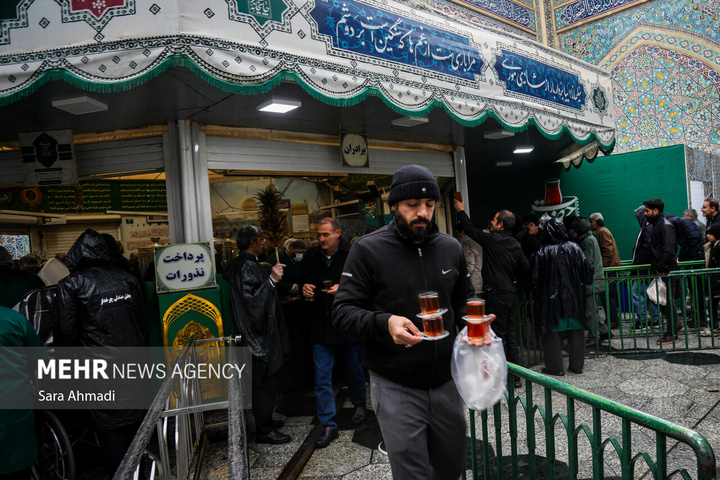 پذیرایی از زائران در چایخانه های حرم مطهر امام رضا علیه السلام