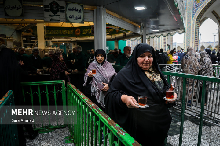 پذیرایی از زائران در چایخانه های حرم مطهر امام رضا علیه السلام