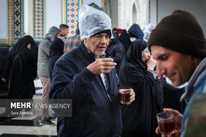 پذیرایی از زائران در چایخانه های حرم مطهر امام رضا علیه السلام