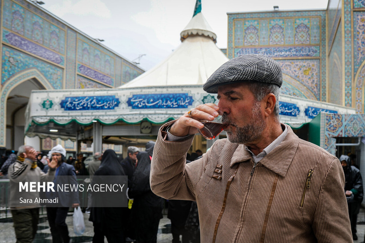 پذیرایی از زائران در چایخانه های حرم مطهر امام رضا علیه السلام