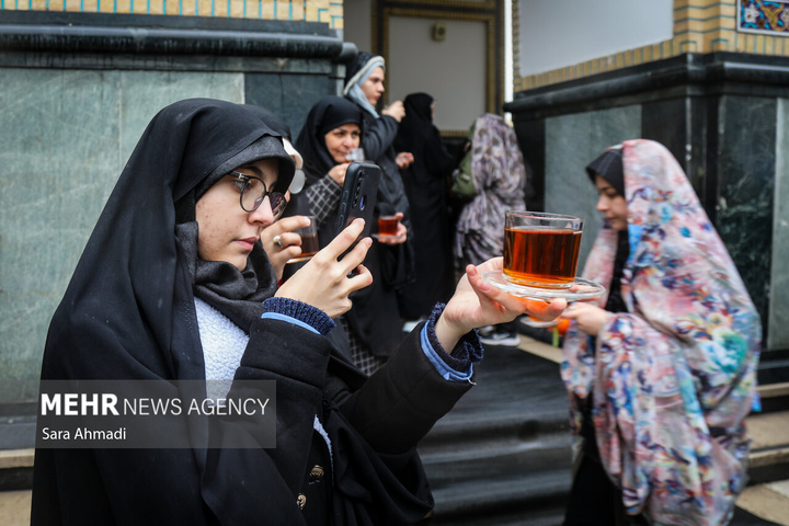 پذیرایی از زائران در چایخانه های حرم مطهر امام رضا علیه السلام