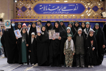 دیدار خانواده شهدای اقتدار با رهبر انقلاب در روز میلاد امیرالمومنین علیه‌السلام