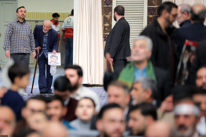 دیدار خانواده شهدای اقتدار با رهبر انقلاب در روز میلاد امیرالمومنین علیه‌السلام