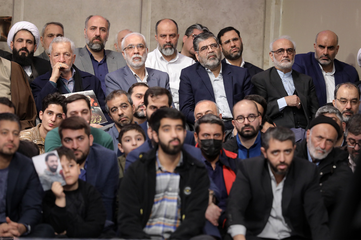 دیدار خانواده شهدای اقتدار با رهبر انقلاب در روز میلاد امیرالمومنین علیه‌السلام