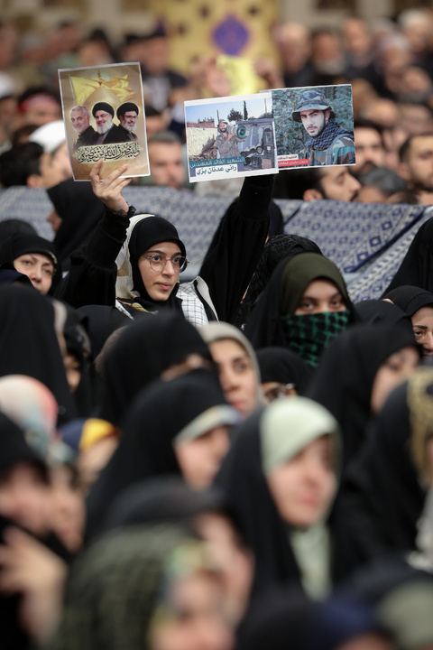 دیدار خانواده شهدای اقتدار با رهبر انقلاب در روز میلاد امیرالمومنین علیه‌السلام