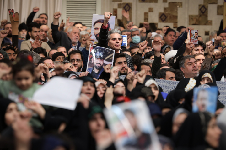 دیدار خانواده شهدای اقتدار با رهبر انقلاب در روز میلاد امیرالمومنین علیه‌السلام