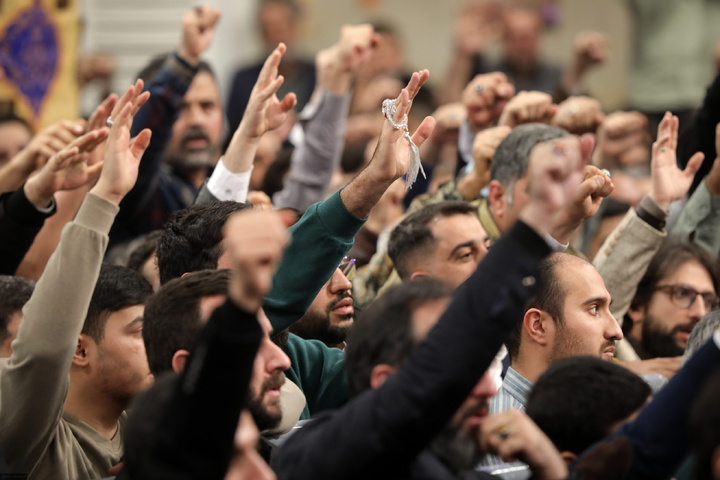 دیدار خانواده شهدای اقتدار با رهبر انقلاب در روز میلاد امیرالمومنین علیه‌السلام