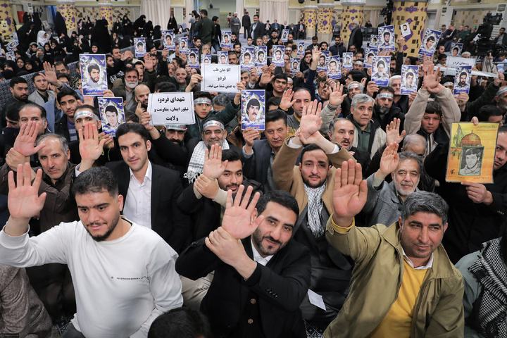 دیدار خانواده شهدای اقتدار با رهبر انقلاب در روز میلاد امیرالمومنین علیه‌السلام