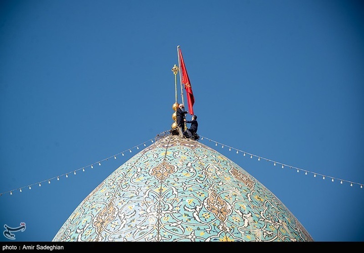 آیین تعویض پرچم و سیاه پوشان حرم مطهر حضرت شاهچراغ علیه السلام