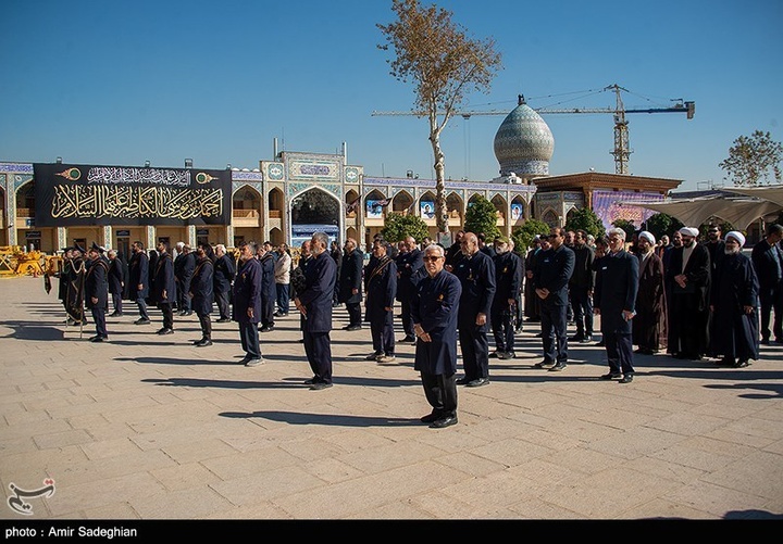 آیین تعویض پرچم و سیاه پوشان حرم مطهر حضرت شاهچراغ علیه السلام