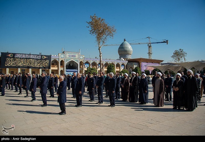 آیین تعویض پرچم و سیاه پوشان حرم مطهر حضرت شاهچراغ علیه السلام
