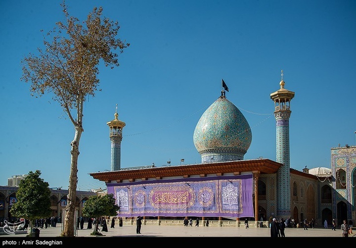 آیین تعویض پرچم و سیاه پوشان حرم مطهر حضرت شاهچراغ علیه السلام