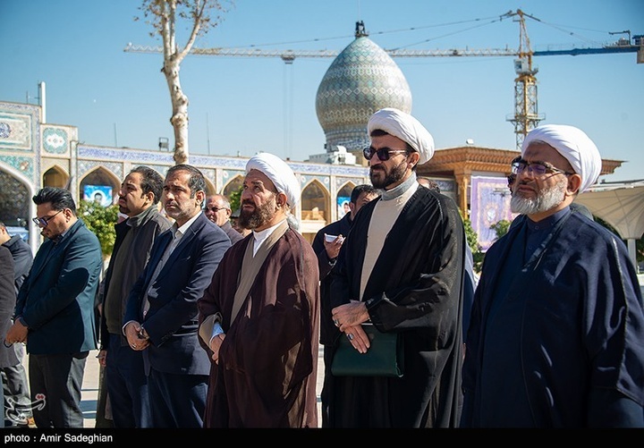 آیین تعویض پرچم و سیاه پوشان حرم مطهر حضرت شاهچراغ علیه السلام