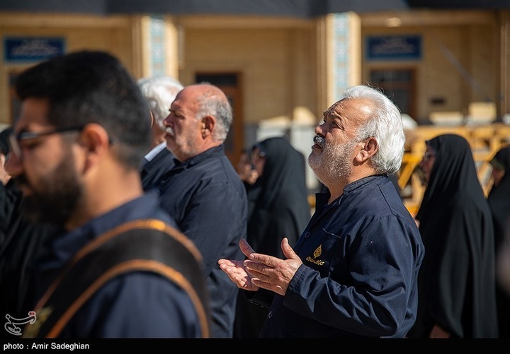 آیین تعویض پرچم و سیاه پوشان حرم مطهر حضرت شاهچراغ علیه السلام