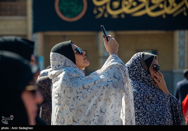 آیین تعویض پرچم و سیاه پوشان حرم مطهر حضرت شاهچراغ علیه السلام