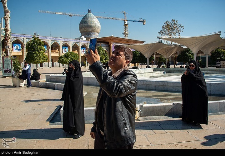 آیین تعویض پرچم و سیاه پوشان حرم مطهر حضرت شاهچراغ علیه السلام