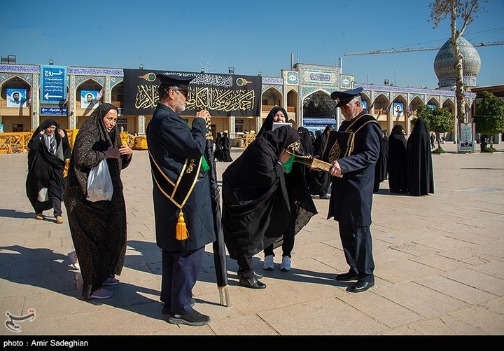 آیین تعویض پرچم و سیاه پوشان حرم مطهر حضرت شاهچراغ علیه السلام