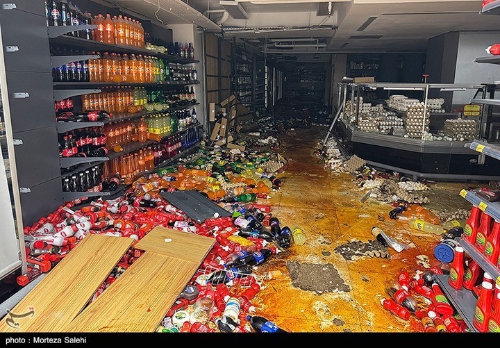 تخریب بازار روز توسط اغتشاشگران در مبارکه اصفهان