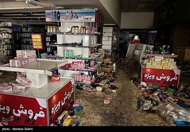تخریب بازار روز توسط اغتشاشگران در مبارکه اصفهان