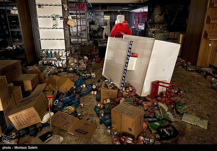 تخریب بازار روز توسط اغتشاشگران در مبارکه اصفهان