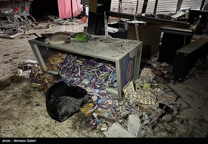تخریب بازار روز توسط اغتشاشگران در مبارکه اصفهان