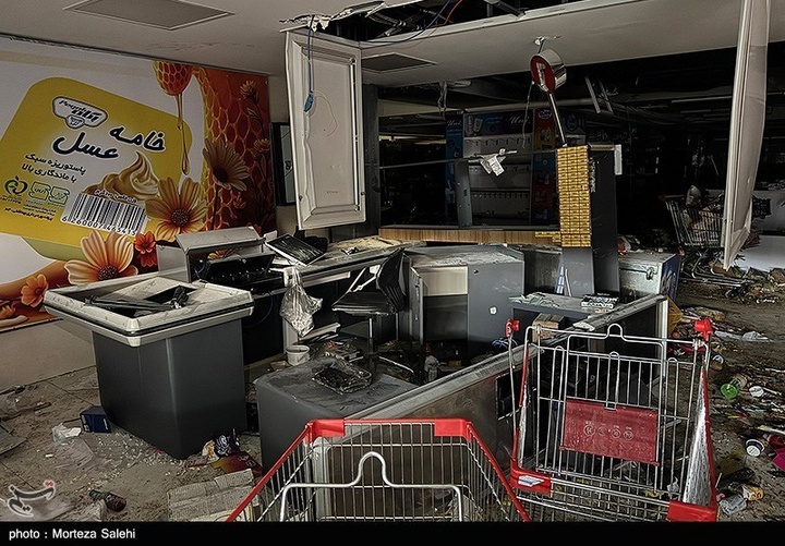 تخریب بازار روز توسط اغتشاشگران در مبارکه اصفهان