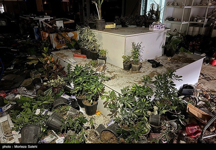 تخریب بازار روز توسط اغتشاشگران در مبارکه اصفهان