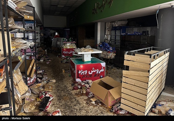 تخریب بازار روز توسط اغتشاشگران در مبارکه اصفهان