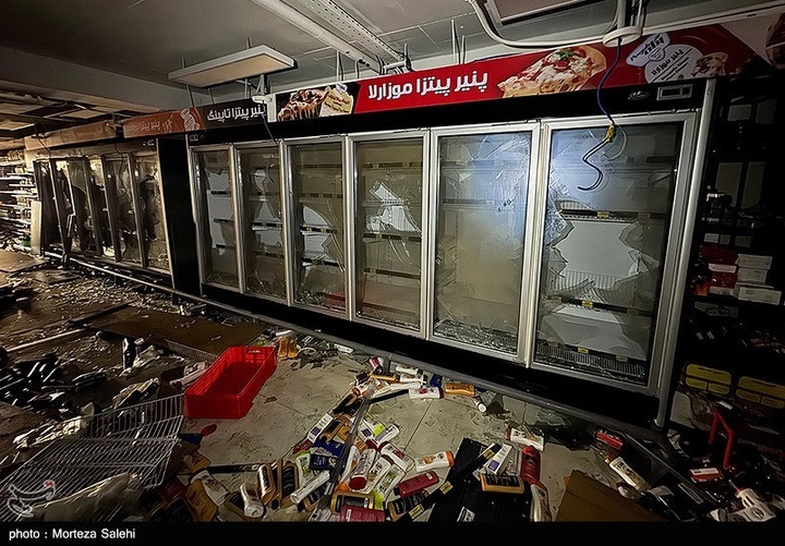 تخریب بازار روز توسط اغتشاشگران در مبارکه اصفهان