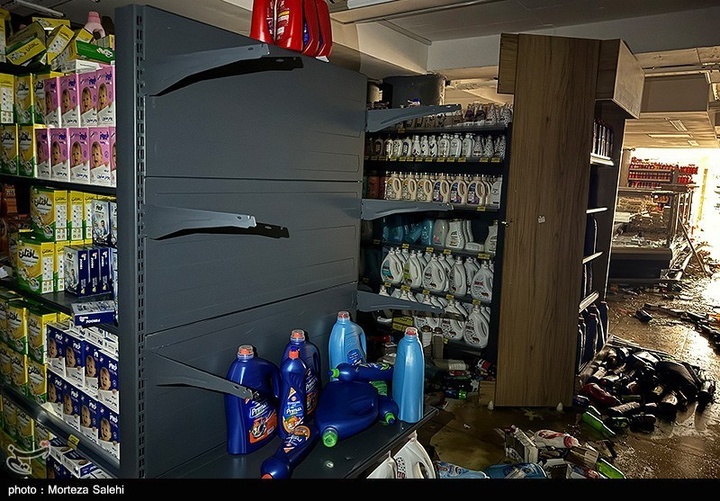تخریب بازار روز توسط اغتشاشگران در مبارکه اصفهان