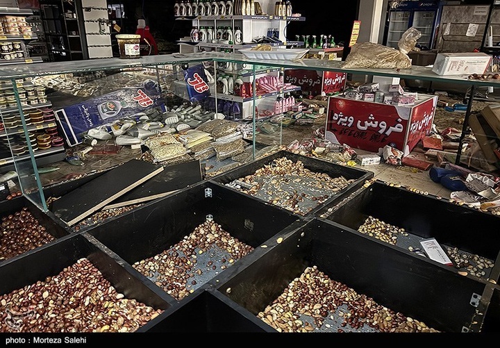 تخریب بازار روز توسط اغتشاشگران در مبارکه اصفهان