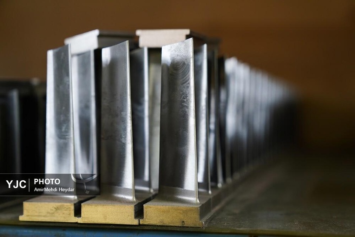 تلاش خستگی‌ناپذیر متخصصان داخلی برای روشنایی ایران