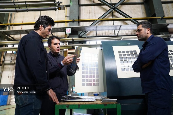 تلاش خستگی‌ناپذیر متخصصان داخلی برای روشنایی ایران