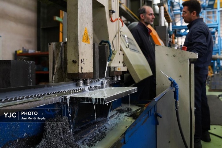 تلاش خستگی‌ناپذیر متخصصان داخلی برای روشنایی ایران