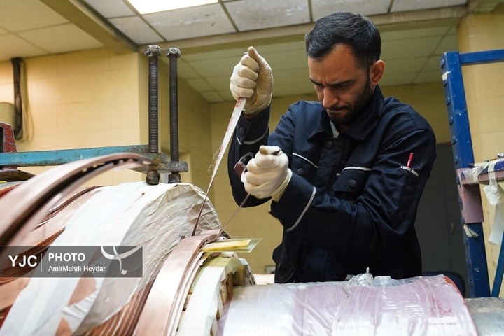 تلاش خستگی‌ناپذیر متخصصان داخلی برای روشنایی ایران