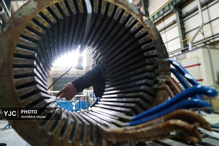 تلاش خستگی‌ناپذیر متخصصان داخلی برای روشنایی ایران