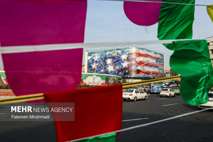 رونمایی از طرح جدید دیوارنگاره میدان انقلاب اسلامی