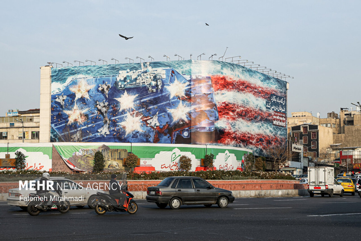 رونمایی از طرح جدید دیوارنگاره میدان انقلاب اسلامی