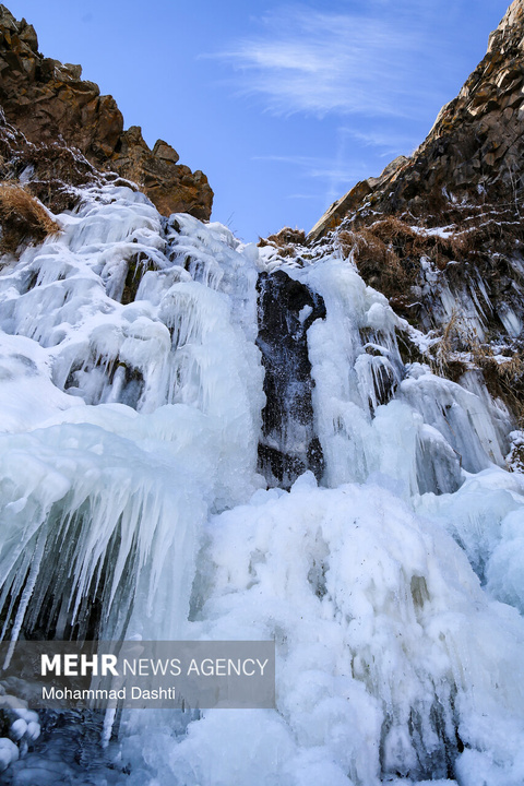 آبشار یخ زده «سردابه» اردبیل