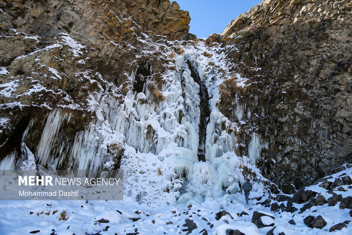 آبشار یخ زده «سردابه» اردبیل