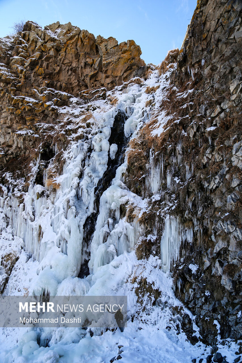 آبشار یخ زده «سردابه» اردبیل
