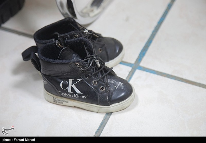 اهدای لباسهای شهیده ملینا اسدی به موزه دفاع مقدس-کرمانشاه