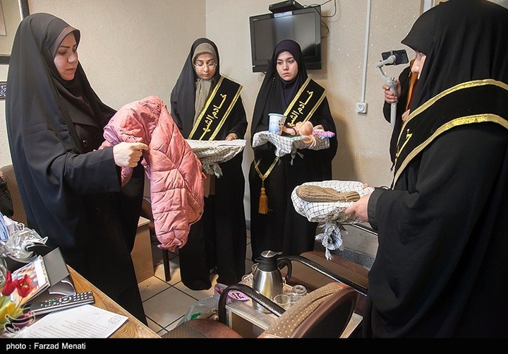 اهدای لباسهای شهیده ملینا اسدی به موزه دفاع مقدس-کرمانشاه