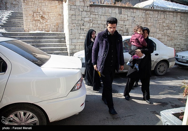 اهدای لباسهای شهیده ملینا اسدی به موزه دفاع مقدس-کرمانشاه