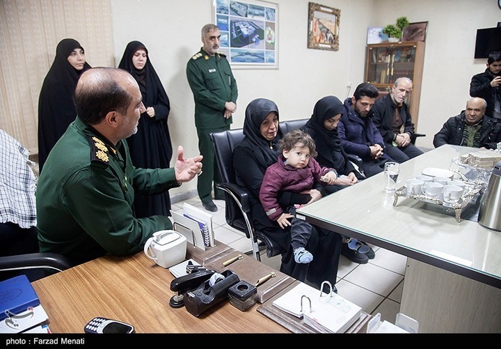 اهدای لباسهای شهیده ملینا اسدی به موزه دفاع مقدس-کرمانشاه