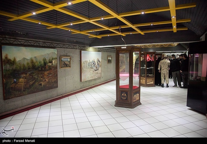 اهدای لباسهای شهیده ملینا اسدی به موزه دفاع مقدس-کرمانشاه