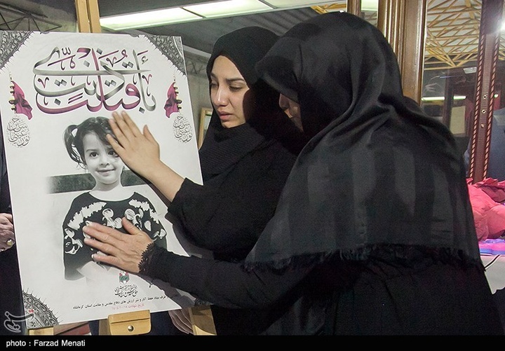 اهدای لباسهای شهیده ملینا اسدی به موزه دفاع مقدس-کرمانشاه