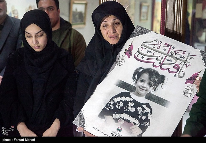 اهدای لباسهای شهیده ملینا اسدی به موزه دفاع مقدس-کرمانشاه