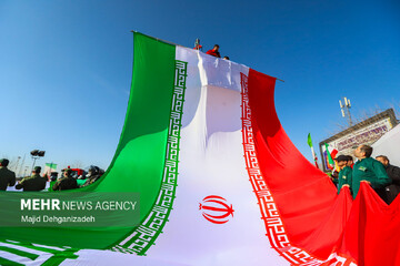 آئین اهتزاز پرچم مقدس جمهوری اسلامی ایران در یزد